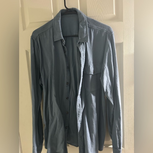 Button up - Picture 1 of 1